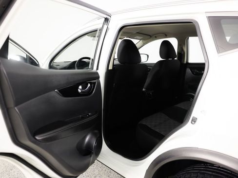 Used 2021 Nissan Rogue Sport SV image 17