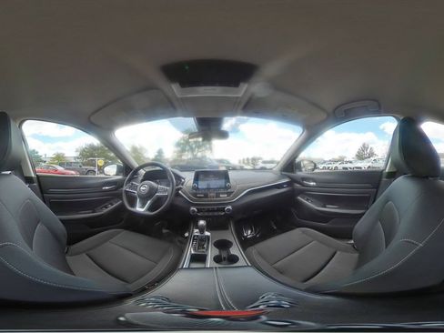 Used 2025 Nissan Altima 2.5 SV FWD image 42