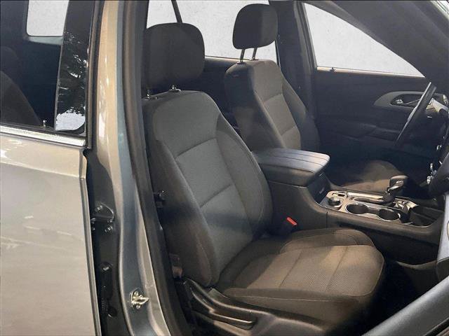 Used 2023 Chevrolet Traverse LT FWD image 9
