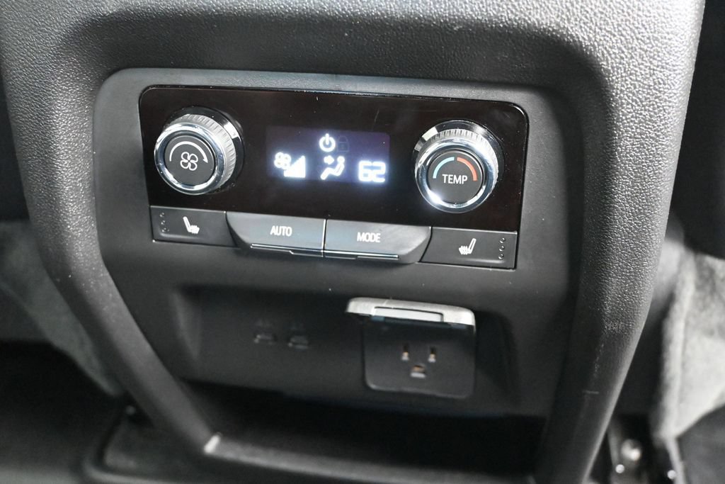 Used 2025 Chevrolet Traverse High Country w/ LPO, Floor Liner Package FWD image 20