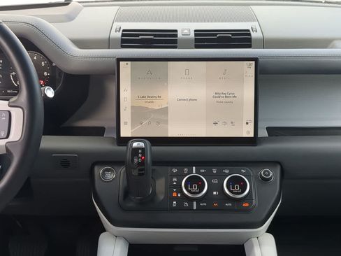 Certified 2025 Land Rover Defender 110 X-Dynamic SE AWD/4WD image 30
