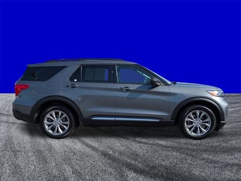 Used 2023 Ford Explorer XLT w/ Equipment Group 202A AWD/4WD image 3