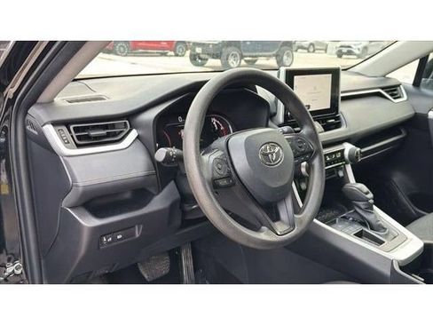 Certified 2025 Toyota RAV4 XLE FWD image 22