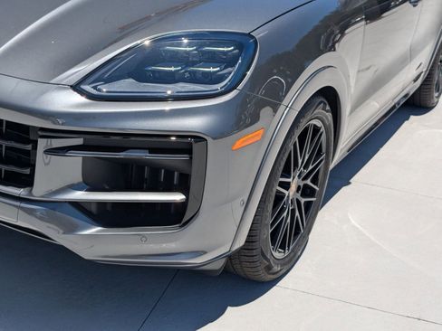 New 2025 Porsche Cayenne Coupe image 12