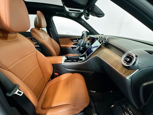 Used 2025 Mercedes-Benz GLC 350e 4MATIC image 27