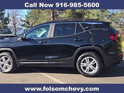 Used 2023 GMC Terrain SLE w/ Driver Convenience Package image 7