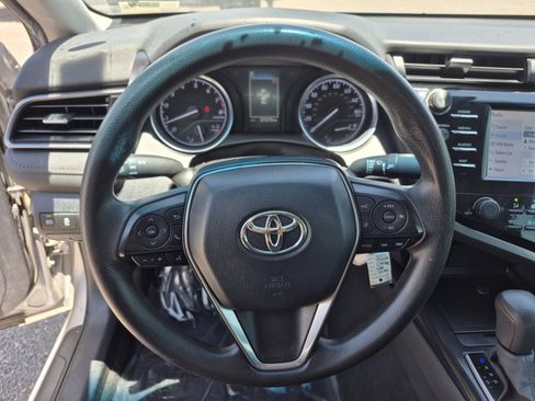 Used 2020 Toyota Camry LE FWD image 9