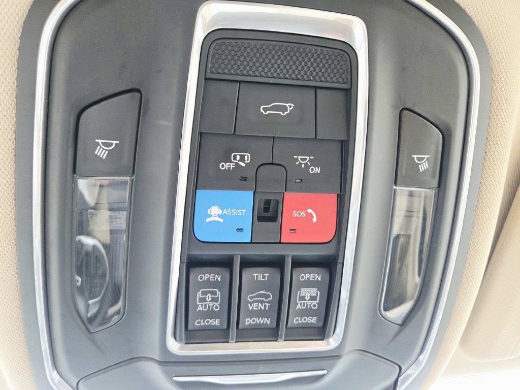 Used 2022 Jeep Grand Cherokee L Limited AWD/4WD image 34