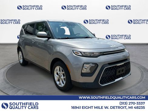 Used 2022 Kia Soul LX w/ Technology Package FWD image 1