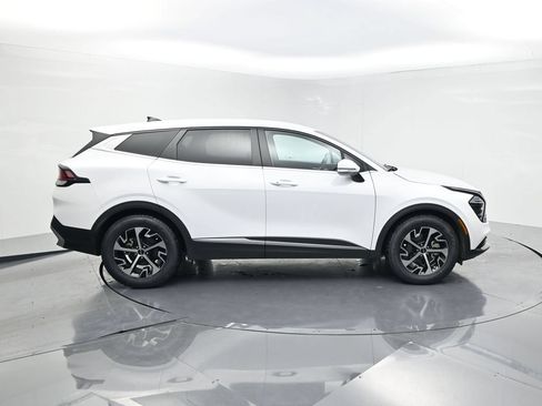Used 2024 Kia Sportage EX FWD image 4