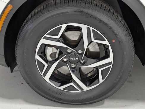 Certified 2023 Kia Sportage LX image 3