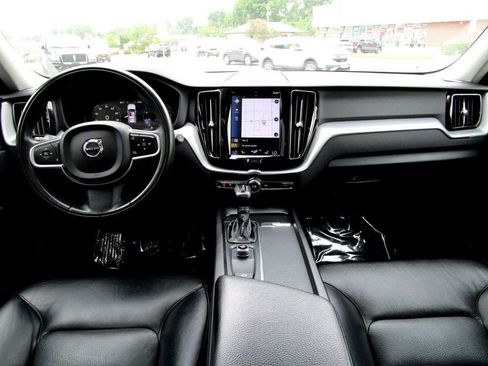 Used 2018 Volvo XC60 T6 Momentum w/ Advanced Package AWD/4WD image 2