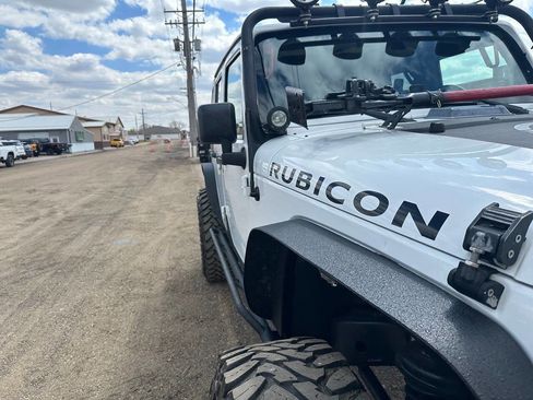 Used 2012 Jeep Wrangler Unlimited Rubicon w/ Connectivity Group AWD/4WD image 27