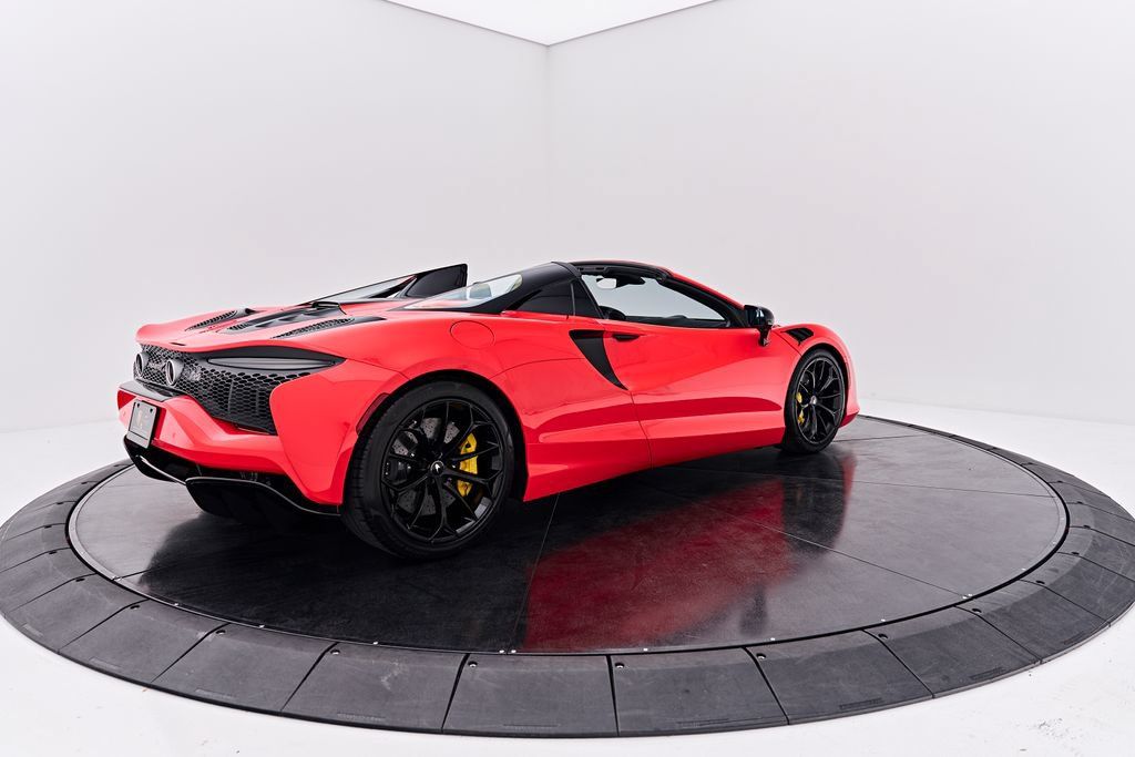 Used 2025 McLaren Artura Spider RWD image 21