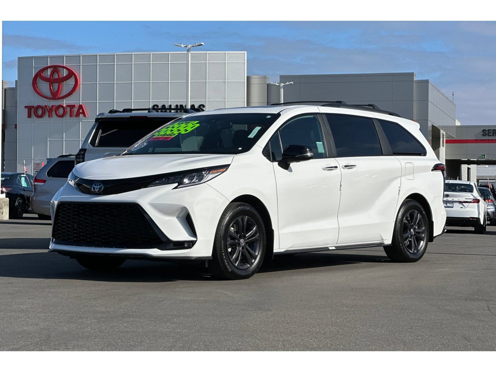 Used 2025 Toyota Sienna XSE w/ XSE Premium Package AWD/4WD image 8