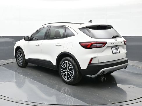 Used 2023 Ford Escape SE image 6