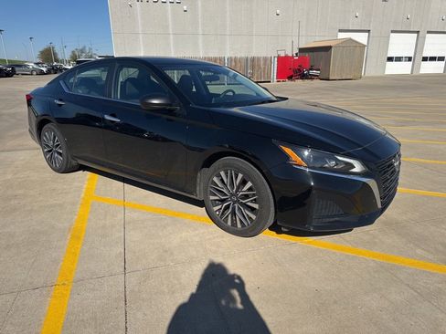 Used 2025 Nissan Altima 2.5 SV FWD image 5