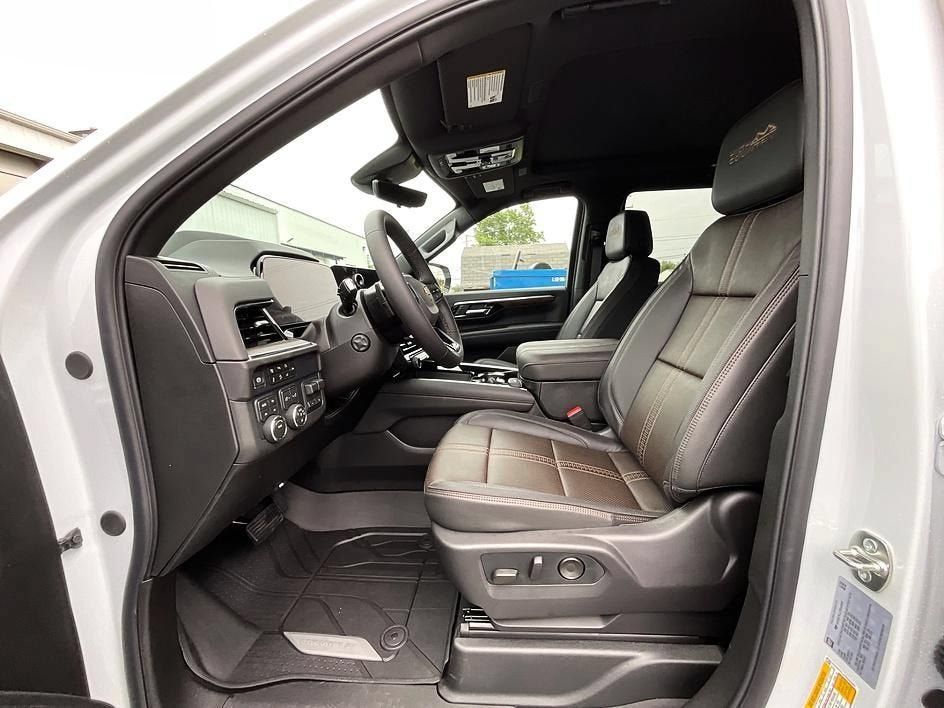 New 2026 Chevrolet Tahoe High Country w/ Sun And Tow Package AWD/4WD image 3
