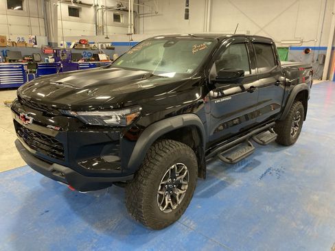 Used 2024 Chevrolet Colorado ZR2 w/ Technology Package image 3