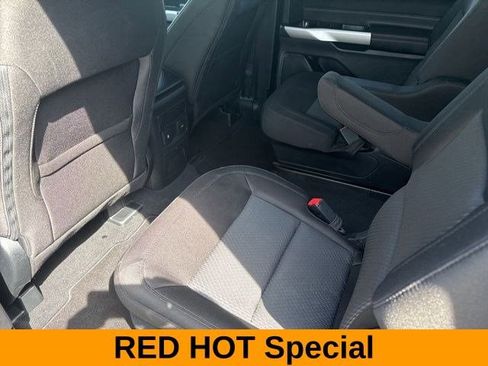 Used 2023 Ford Explorer XLT image 32