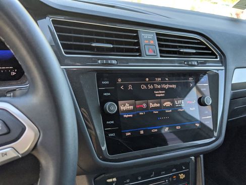 Certified 2023 Volkswagen Tiguan SE w/ Panoramic Sunroof Package image 9