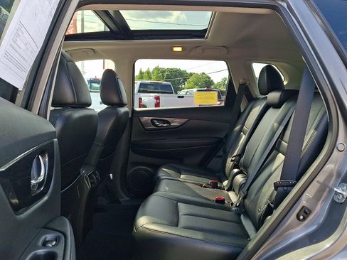 Used 2015 Nissan Rogue SL w/ SL Premium Package FWD image 11