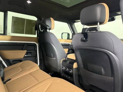 Certified 2025 Land Rover Defender 110 V8 AWD/4WD image 30