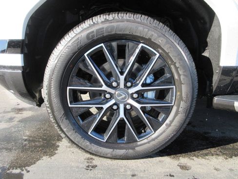 Used 2026 Lexus GX 550 w/ Cold Area Package image 18