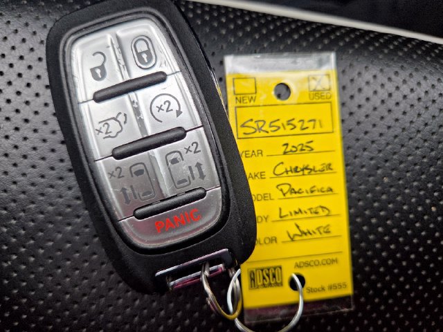 Used 2025 Chrysler Pacifica Limited FWD image 23