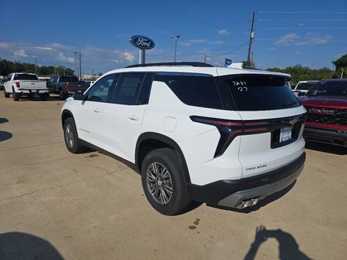 New 2027 Chevrolet Traverse LT w/ Driver Confidence Package FWD image 8
