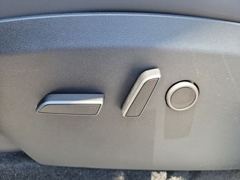 Used 2023 Tesla Model Y Long Range AWD/4WD image 26