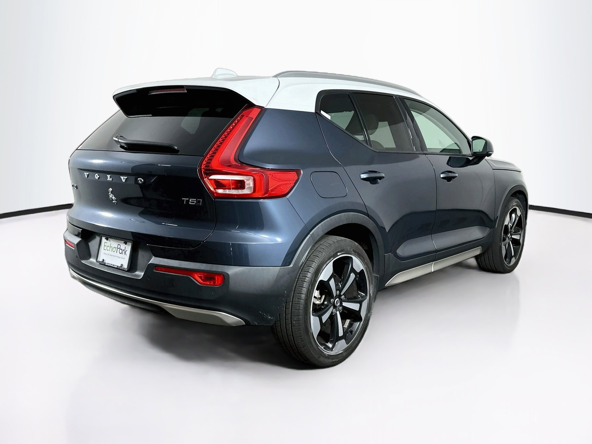 Used 2021 Volvo XC40 T5 Momentum w/ Premium Package AWD/4WD image 9