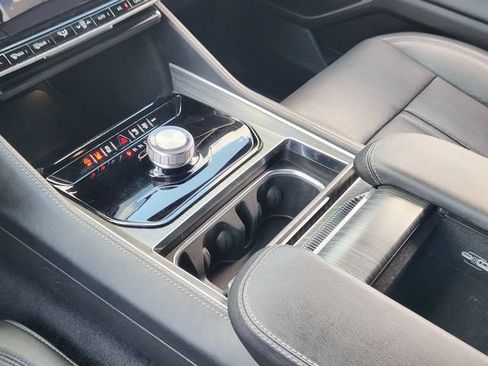 Certified 2024 Jeep Wagoneer L Series II RWD image 20