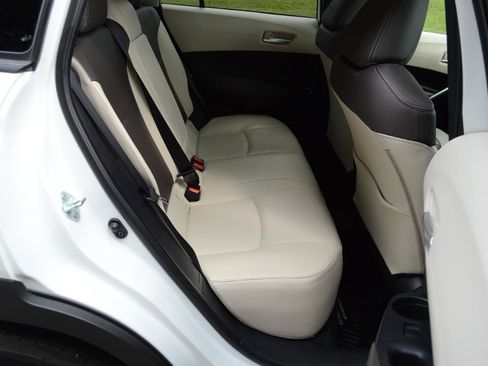 Used 2024 Toyota Corolla Cross XLE AWD/4WD image 17