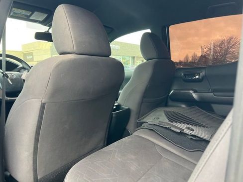 Used 2017 Toyota Tacoma TRD Off-Road w/ Tow Package (A/T) image 10