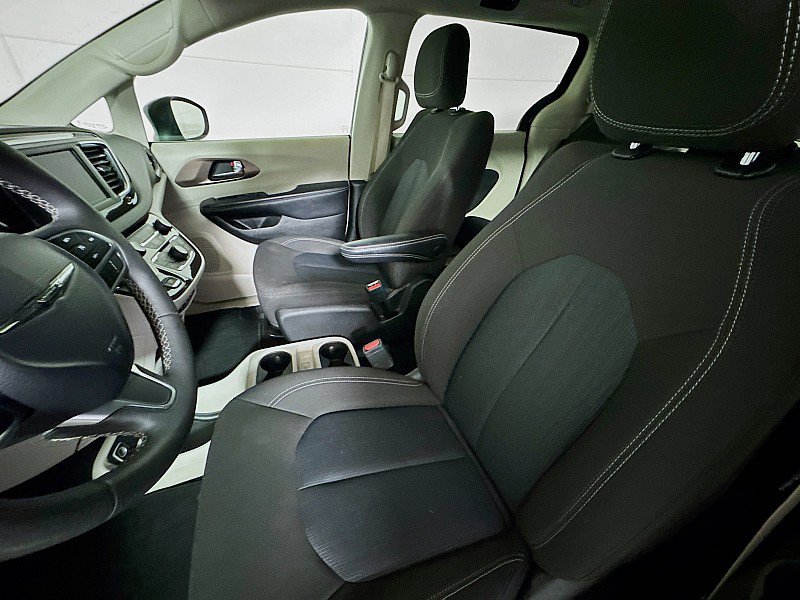 Used 2023 Chrysler Voyager LX FWD image 11