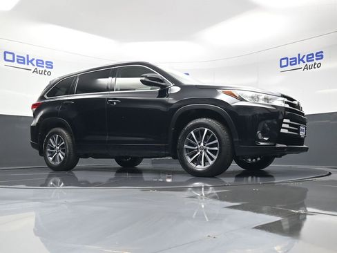 Used 2017 Toyota Highlander XLE image 42
