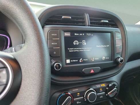 Used 2025 Kia Soul LX w/ LX Technology Package FWD image 17