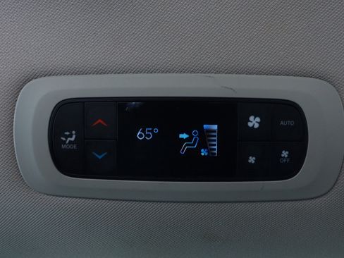 Used 2024 Chrysler Pacifica Touring-L FWD image 22