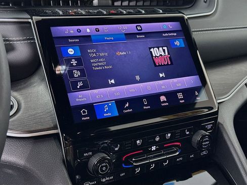 Certified 2025 Jeep Grand Cherokee L Limited w/ Luxury Tech Group II image 25