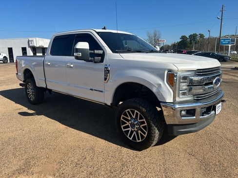 Used 2019 Ford F250 Lariat w/ Lariat Ultimate Package image 5