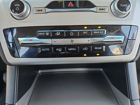 Used 2022 Ford Explorer XLT AWD/4WD image 23