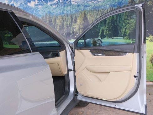 Used 2019 Cadillac XT5 FWD image 27