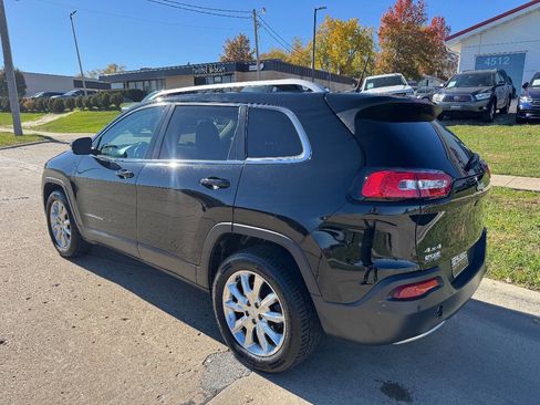 Used 2017 Jeep Cherokee Limited image 3