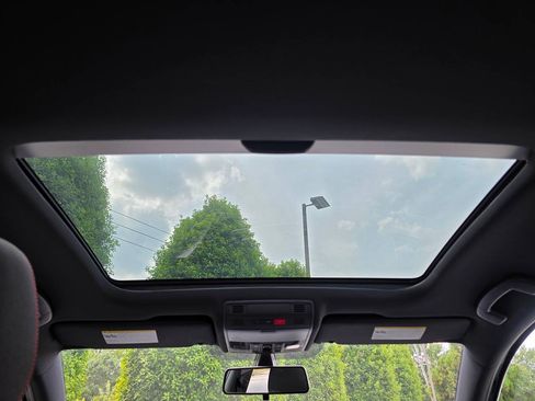 Used 2018 Volkswagen GTI SE FWD image 28