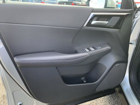 New 2025 Mitsubishi Outlander SE image 7