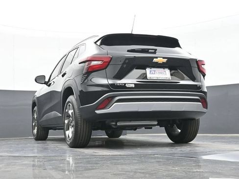 New 2026 Chevrolet Trax LT w/ LT Convenience Package FWD image 40