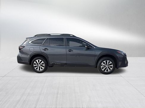 Used 2025 Subaru Outback Premium AWD/4WD image 5
