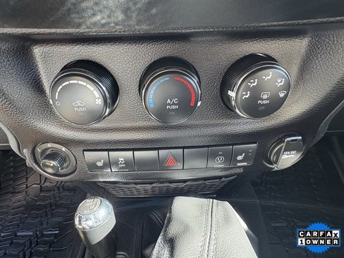 Used 2016 Jeep Wrangler Unlimited Rubicon image 22