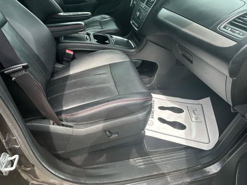 Used 2017 Dodge Grand Caravan GT FWD image 12